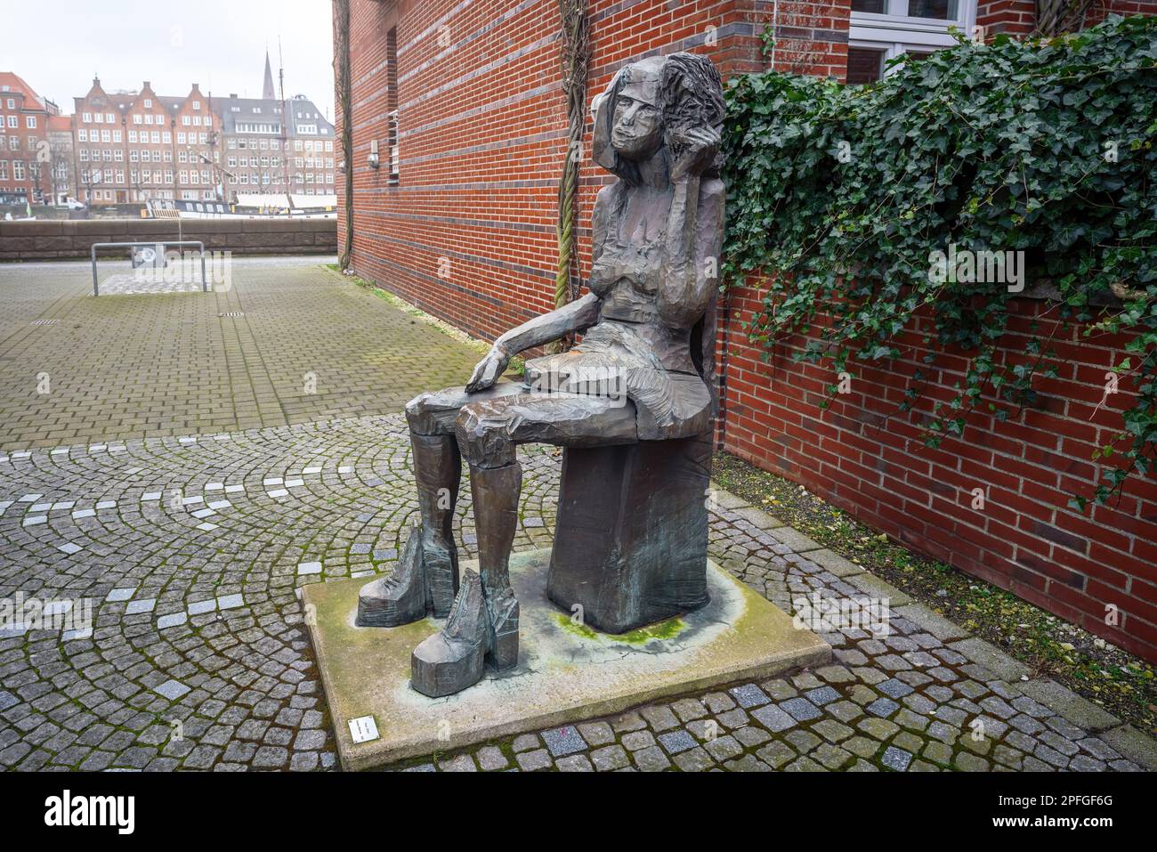 Grosses Madchen (Big Girl) Sculpture by Klaus Effern at Teerhof - Bremen, Germany Stock Photo