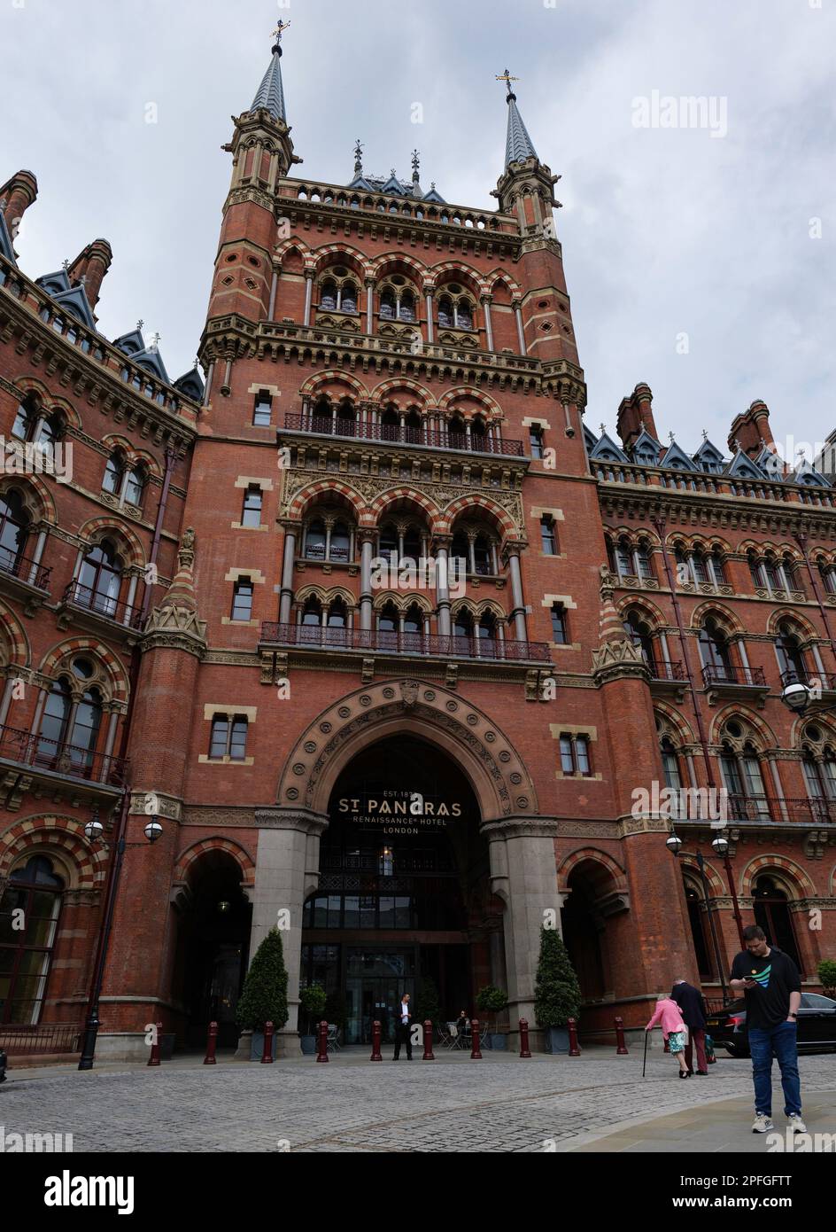 london-05-07-2022-facade-of-the-st-pancras-hotel-on-euston-rd-stock