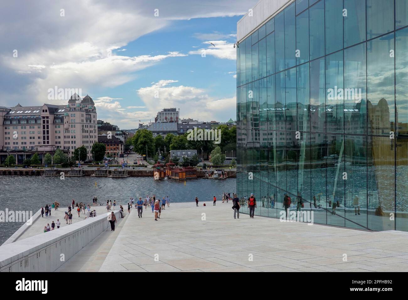 Norway, Oslo, The Oslo Opera House (Den Norske Opera & Ballett) is the home of the Norwegian National Opera and Ballet, and the national opera theatre Stock Photo