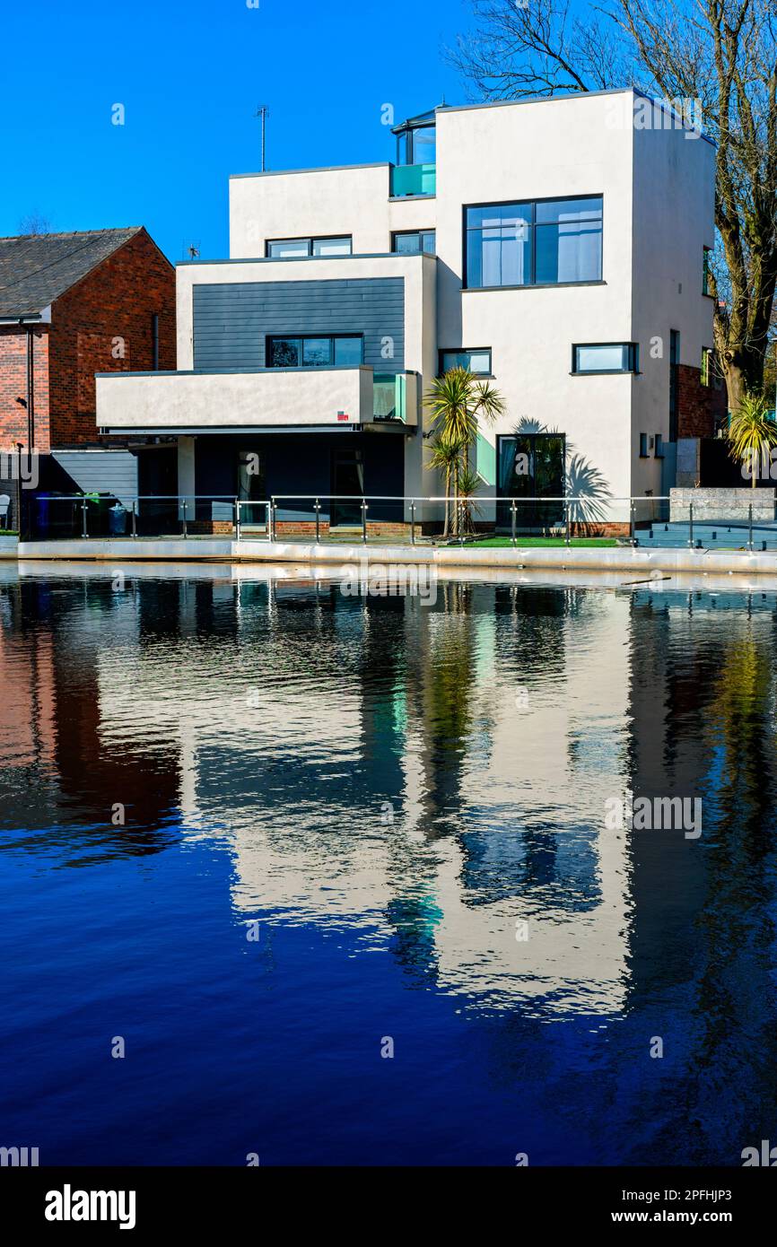 Modern styled house by the side of the Ashton canal, Audenshaw, Tameside, Greater Manchester, England, UK Stock Photo