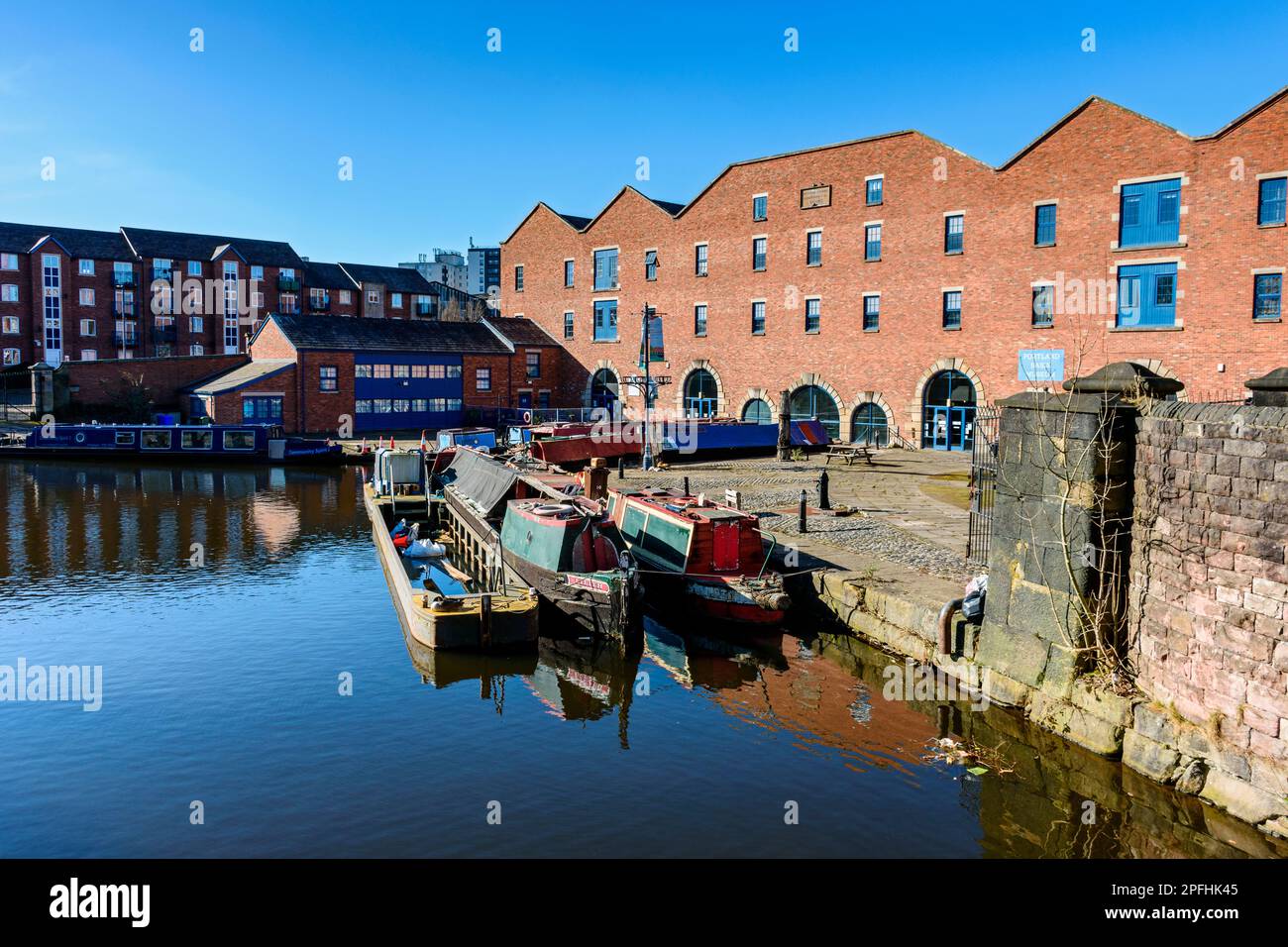 Portland Basin and the museum at the junction of the Ashton and Peak Forest canals. Ashton-under-Lyne, Tameside, Manchester, England, UK Stock Photo