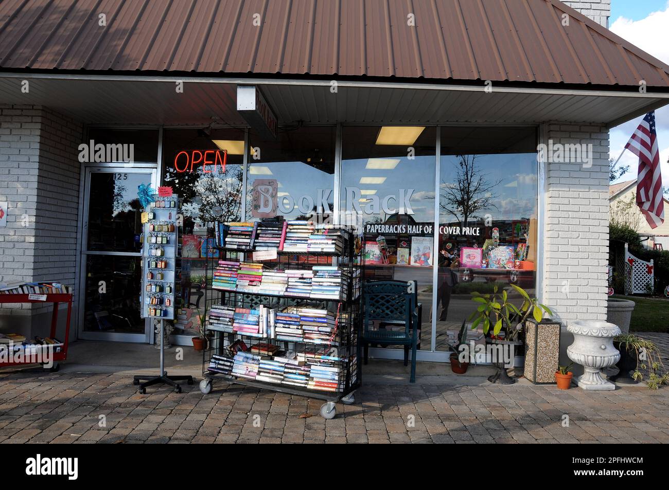 OCOEE/ORLANDO / FLORIDA / USA 01 December 2017. Book rack store and