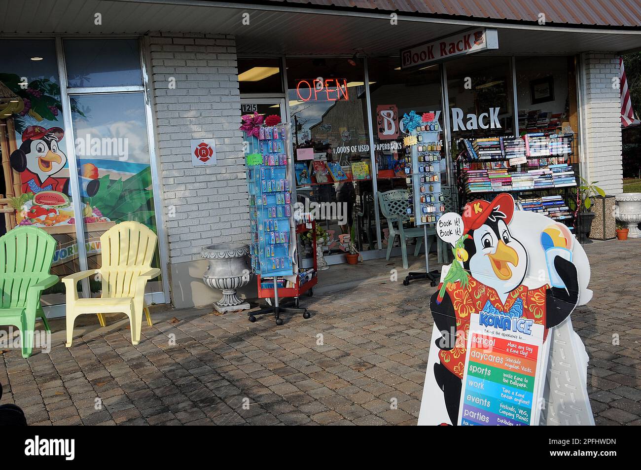 OCOEE/ORLANDO / FLORIDA / USA 01 December 2017. Book rack store and