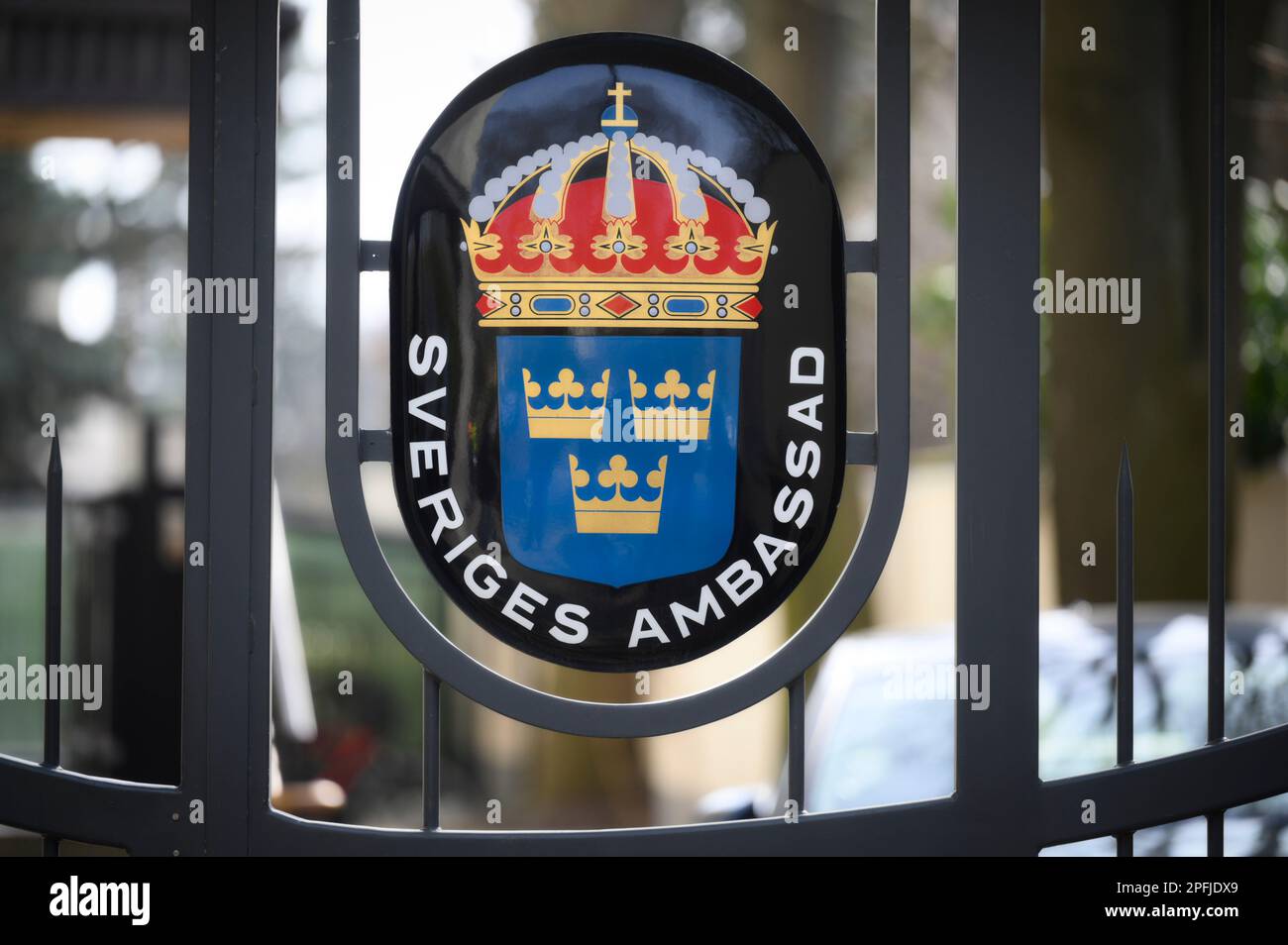 The Swedish coat of arms is seen at the entrance of the Swedish embassy in Warsaw, Poland on 17 March, 2023. Mariusz Dworakowski, a 47 year old Polish man arrested in December 2021 by Sweidsh police is currently serving time in jail in Sweden. Family membes say Mariusz was in the wrong place at the wrong time and was forced to remain lying on the street in freezing cold temperatures after suffering physical abuse by police. His family is demanding financial compensation for permanent injuries suffered during the arrest. Swedish authorities deny any wrongdoing by police and say the Mariusz will Stock Photo