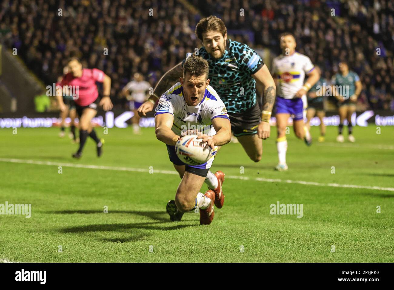 Warrington wolves stefan ratchford scores hi-res stock photography and ...
