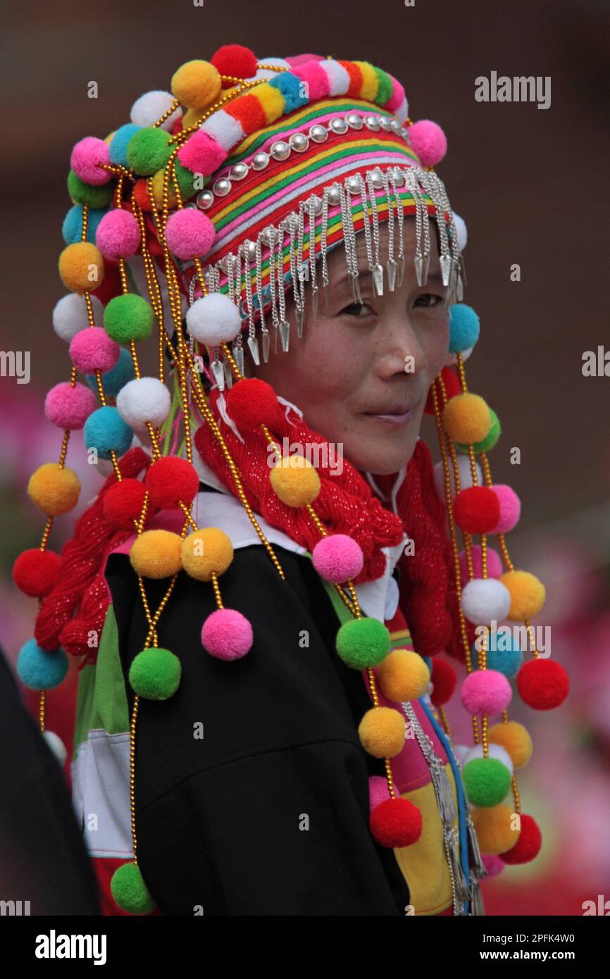 Lisu ethnic minority tribe, dancer in traditional dress, Husa, Western Yunnan, China, marching Stock Photo