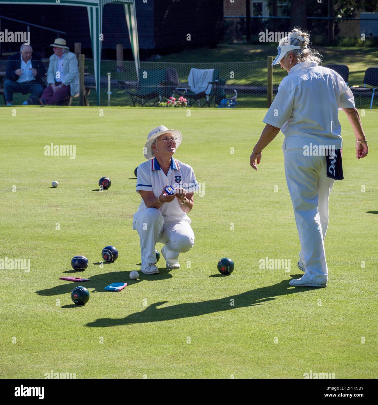 ISLE OF THORNS, SUSSEX/UK - SEPTEMBER 11 : Lawn Bowls Match at Isle of Thorns Chelwood Gate in Sussex on September 11, 2016. Unidentified women Stock Photo
