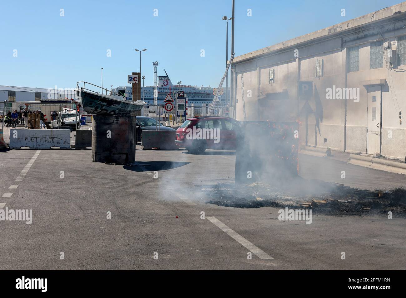 Gate 2c hi-res stock photography and images - Alamy