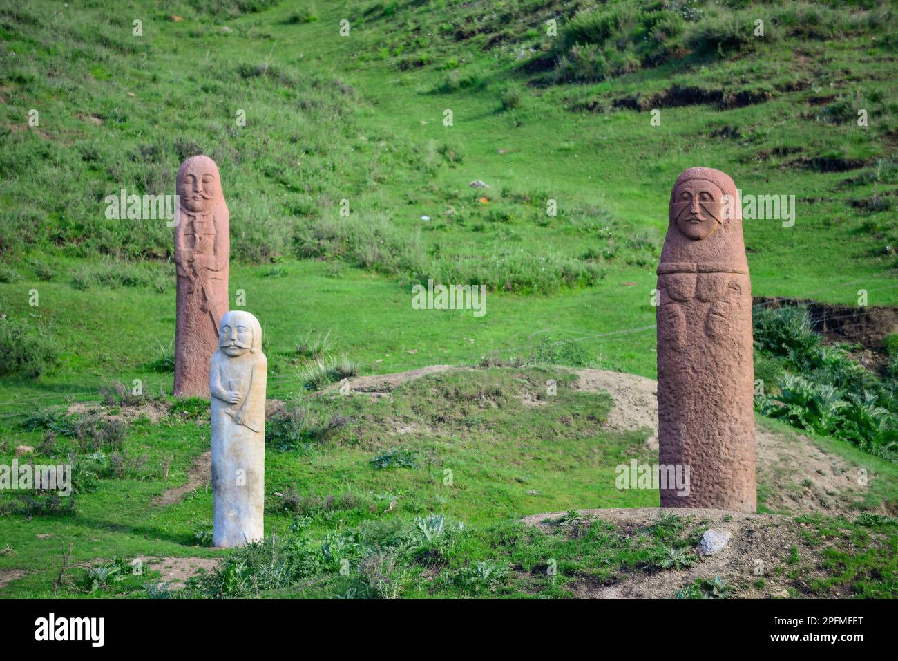 The mysterious prehistoric grassland stone statues in Xinjiang are