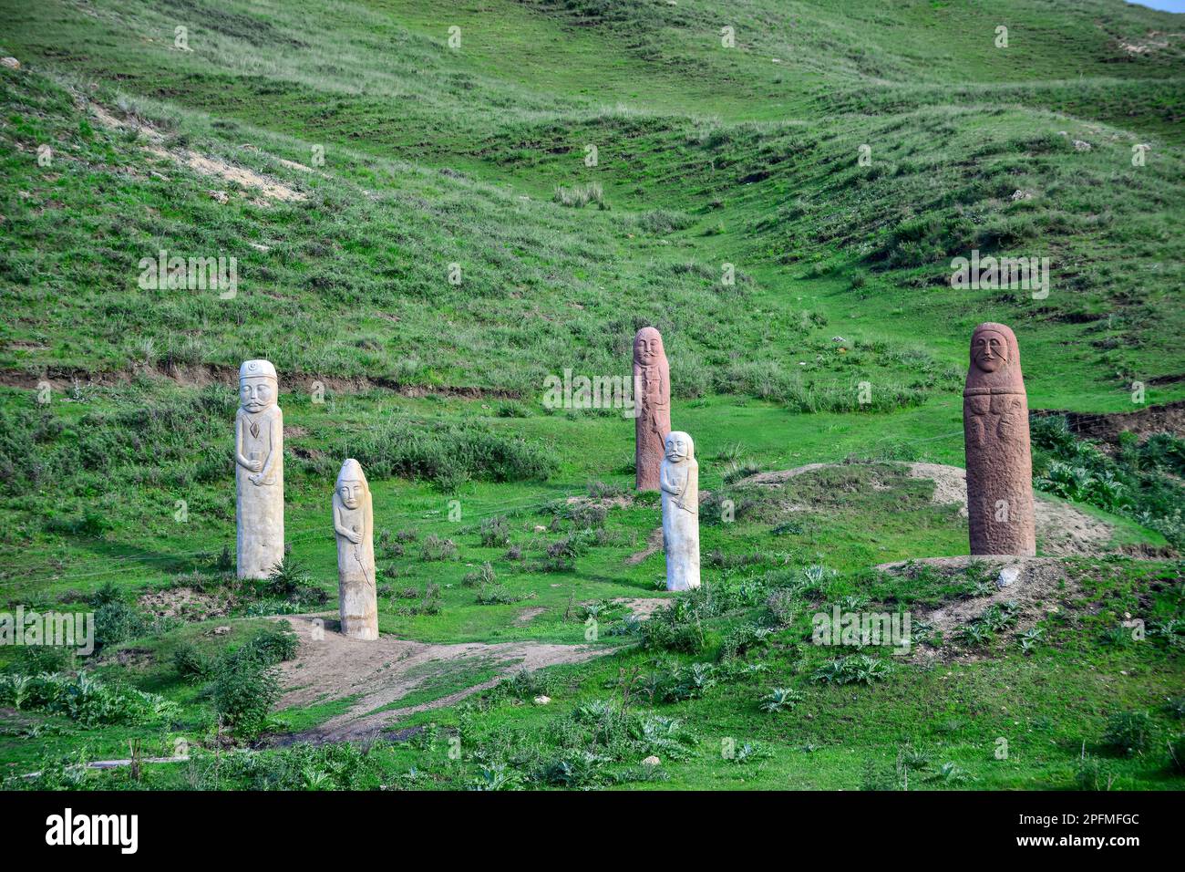 The mysterious prehistoric grassland stone statues in Xinjiang are