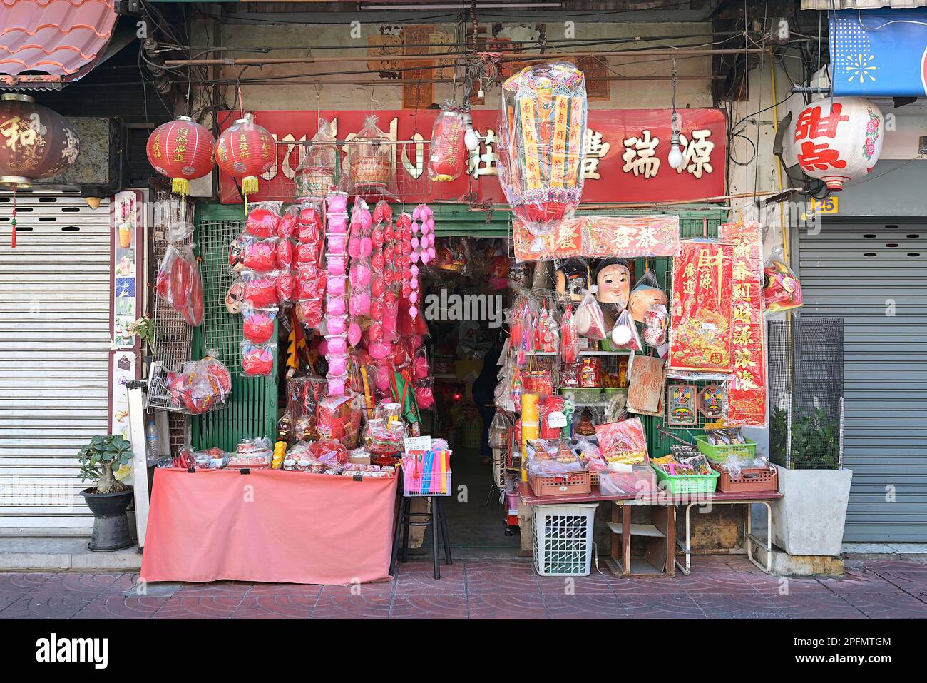 Shop selling traditional Chinese prayer altar paraphernalia, Bagua mirrors and assorted feng shui related items at Chinatown, Bangkok Stock Photo