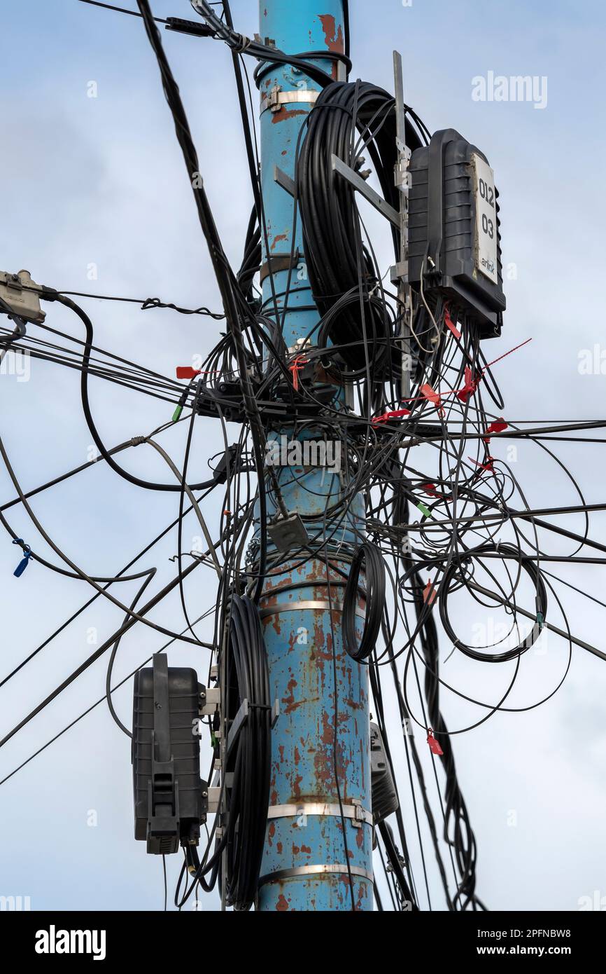 ushuaia-electric-cables-2PFNBW8.jpg