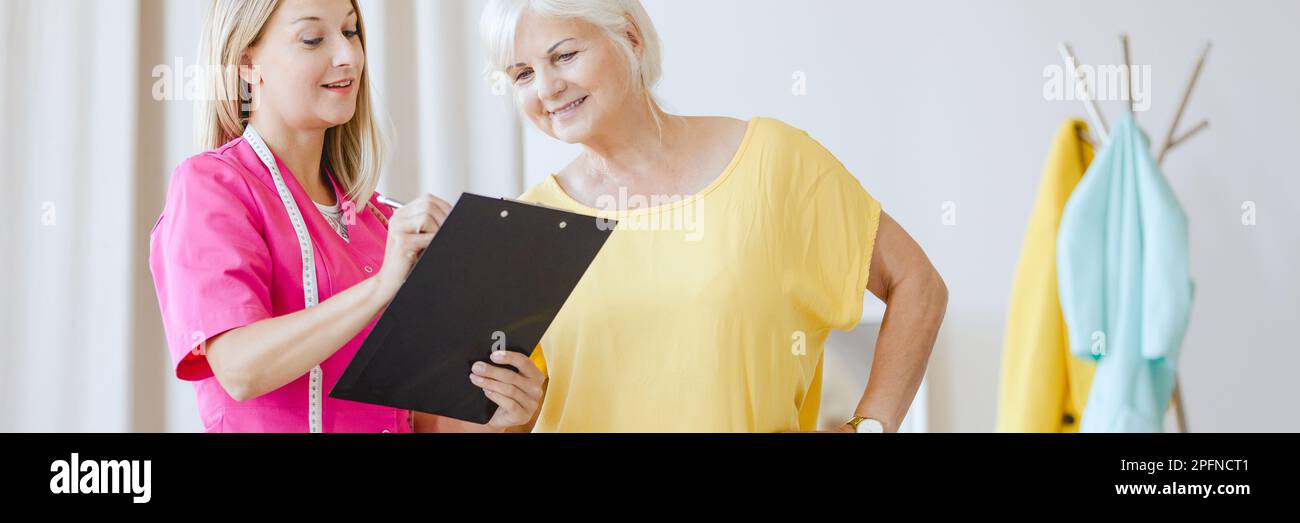 Overweight woman meeting hi-res stock photography and images - Alamy