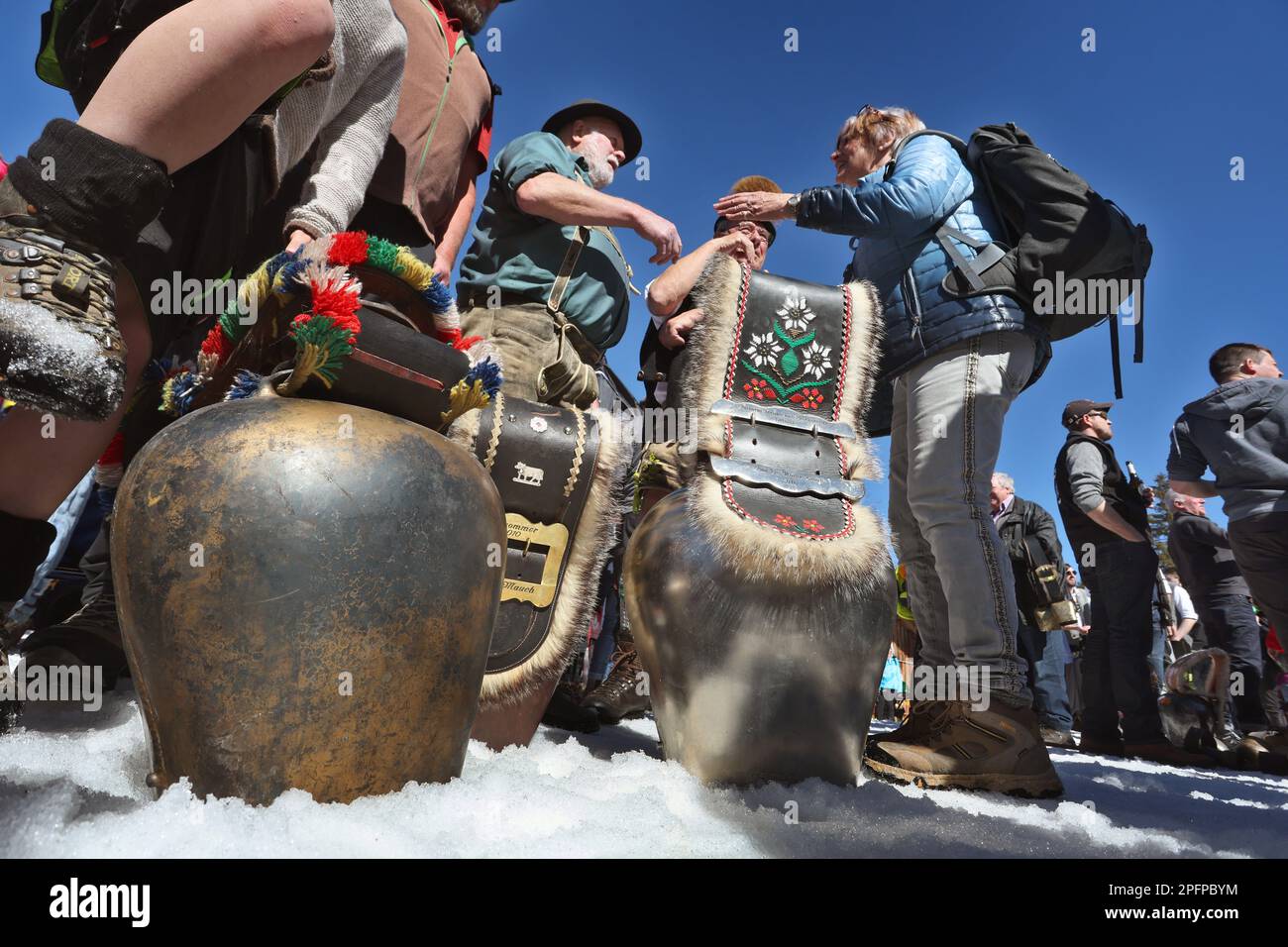 Bad Hindelang, Germany. 18th Mar, 2023. Participants of a world record