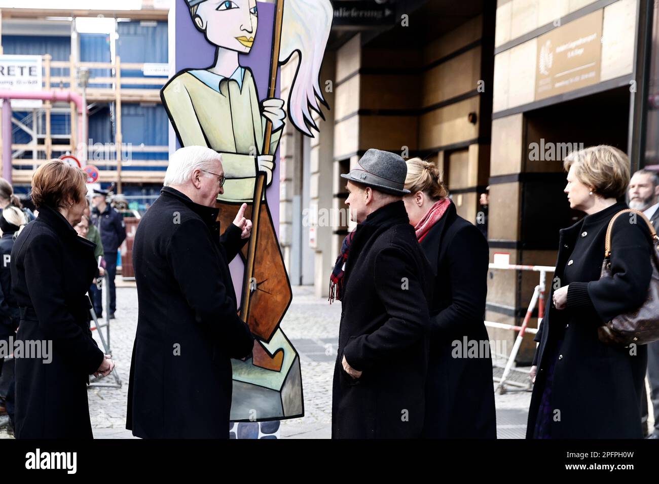 18 March 2023, Berlin: Elke Büdenbender (l-r), wife of the Federal President, Federal President Frank-Walter Steinmeier, Jim Avignon, artist and designer of the figures, Franziska Giffey (SPD), Governing Mayor of Berlin, and Cornelia Seibeld (CDU), Speaker of the Berlin House of Representatives, stand in front of a pop-art figure by artist Avignon at the historic site during the opening event of the Berlin Weekend for Democracy to mark the 175th anniversary of the March Revolution. This is the site where the barricade fights broke out on March 18, 1848. Photo: Carsten Koall/dpa Stock Photo