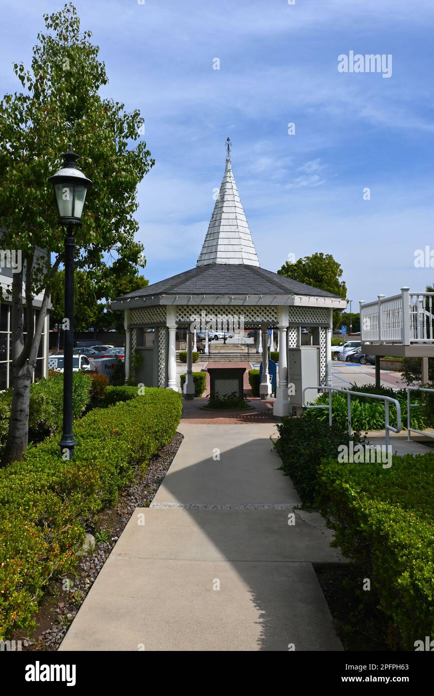 TUSTIN, CALIFORNIA 17 MAR 2023 Gazebo at Stevens Square, a mixed use
