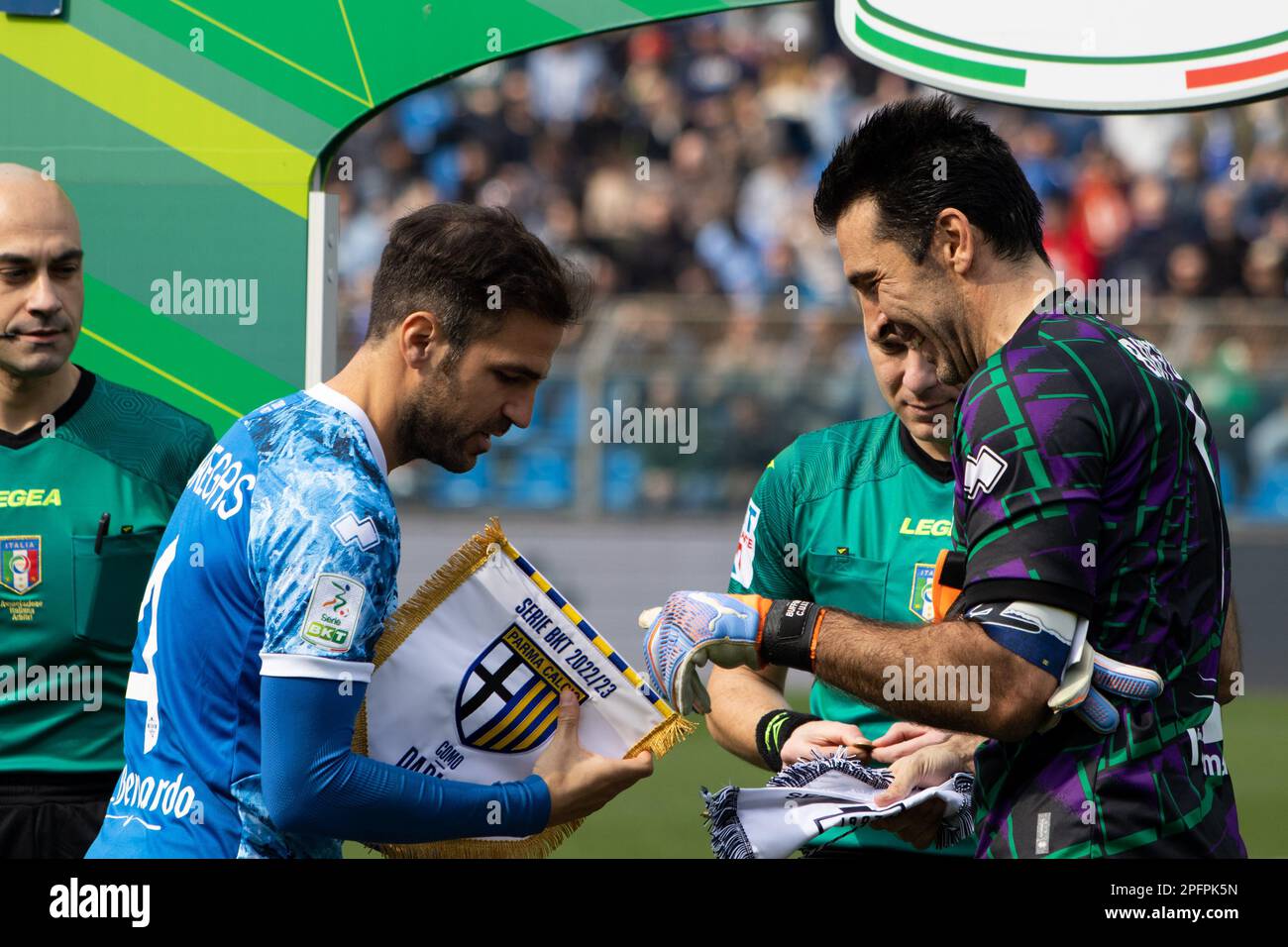 Como, Italy. 18th Mar, 2023. Captains Cesc Fabregas(Como) and Gianluigi  Buffon(Parma) during Como 1907 vs Parma Calcio, Italian soccer Serie B  match in Como, Italy, March 18 2023 Credit: Independent Photo Agency/Alamy