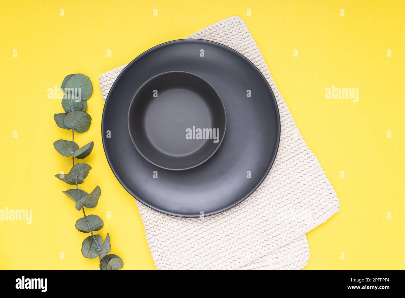 plate on placemat, isolated background, kitchenware Stock Photo Alamy