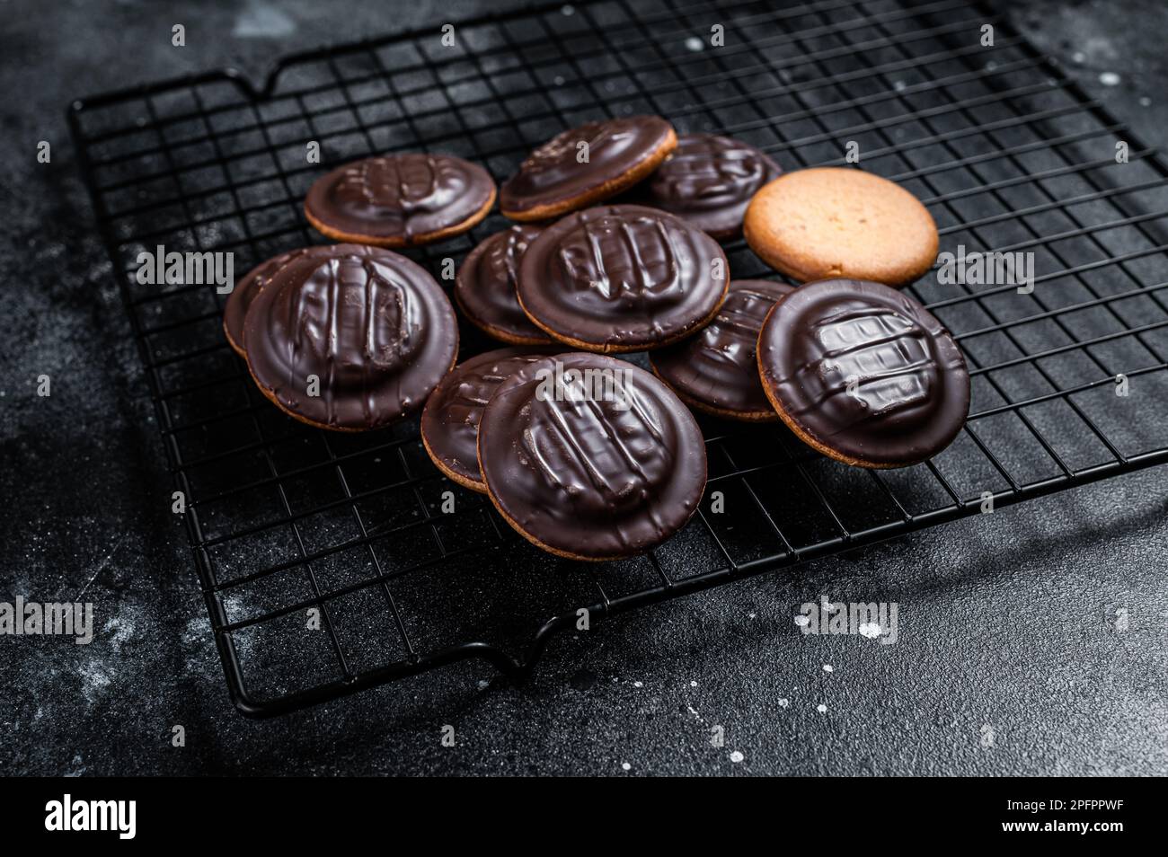 Jaffa Cakes, Cookies covered with dark chocolate and filled with orange