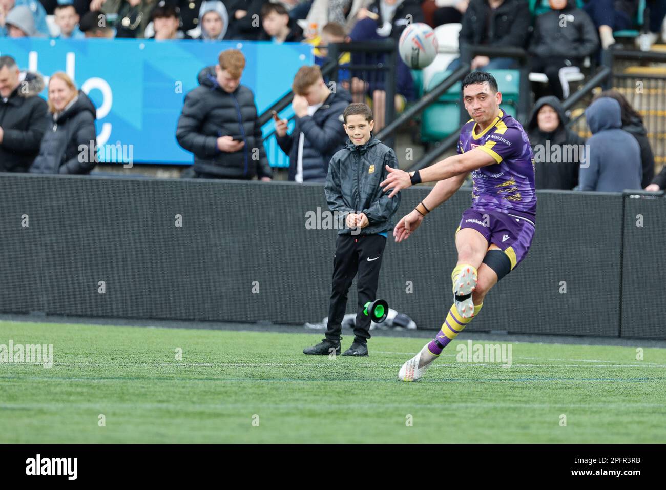 Nikau Williams of Newcastle Thunder kicks the extras during the BETFRED Championship match between Newcastle Thunder and London Broncos at Kingston Park, Newcastle on Saturday 18th March 2023. (Photo: Chris Lishman | MI News) Credit: MI News & Sport /Alamy Live News Stock Photo