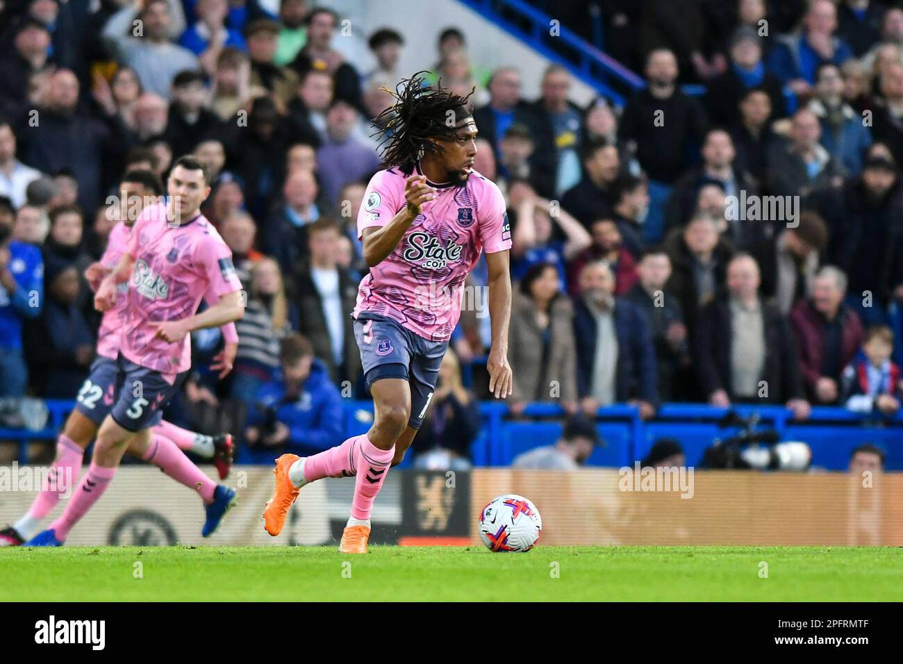 Alex Iwobi of Everton in action during the Premier League match between Chelsea and Everton at Stamford Bridge, London on Saturday 18th March 2023. (Photo: Ivan Yordanov | MI News) Credit: MI News & Sport /Alamy Live News Stock Photo