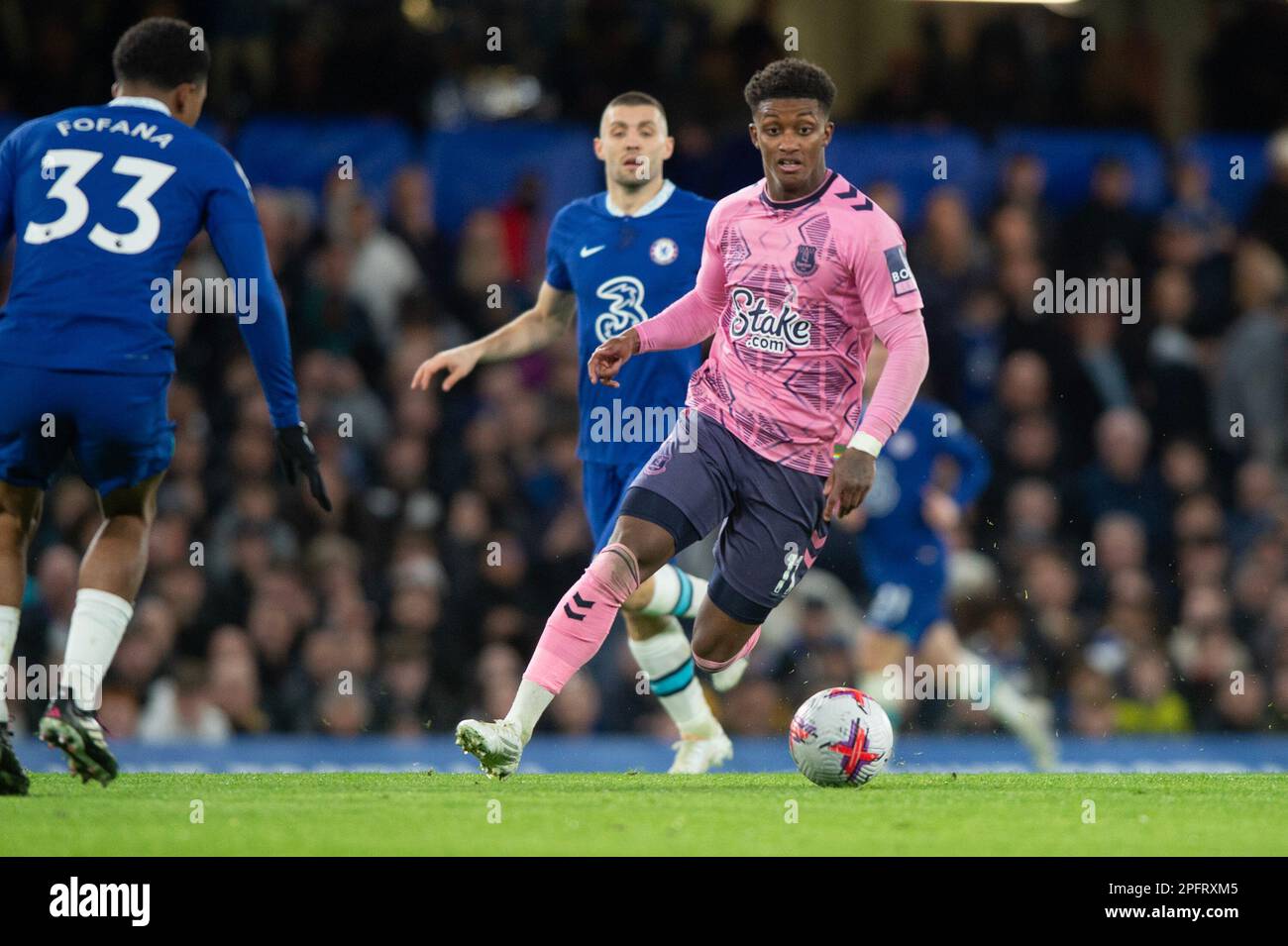 Sự Nghiệp Của Demarai Gray - Ngôi Sao Sáng Của Everton Hành Trình Từ Viên Ngọc Thô Đến Huyền Thoại Goodison Park