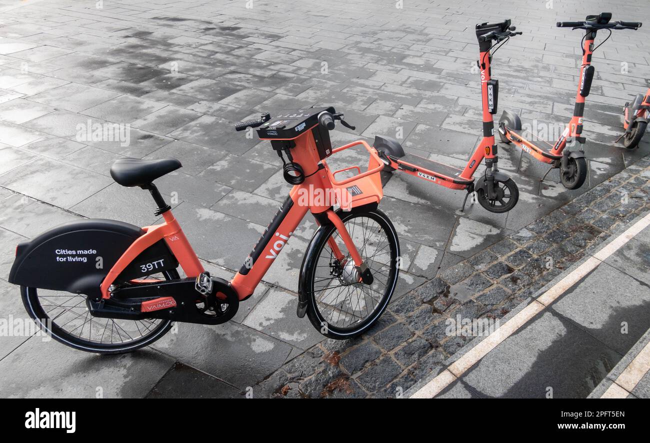 Voi rental one e-bike and two scooters in Liverpool Stock Photo