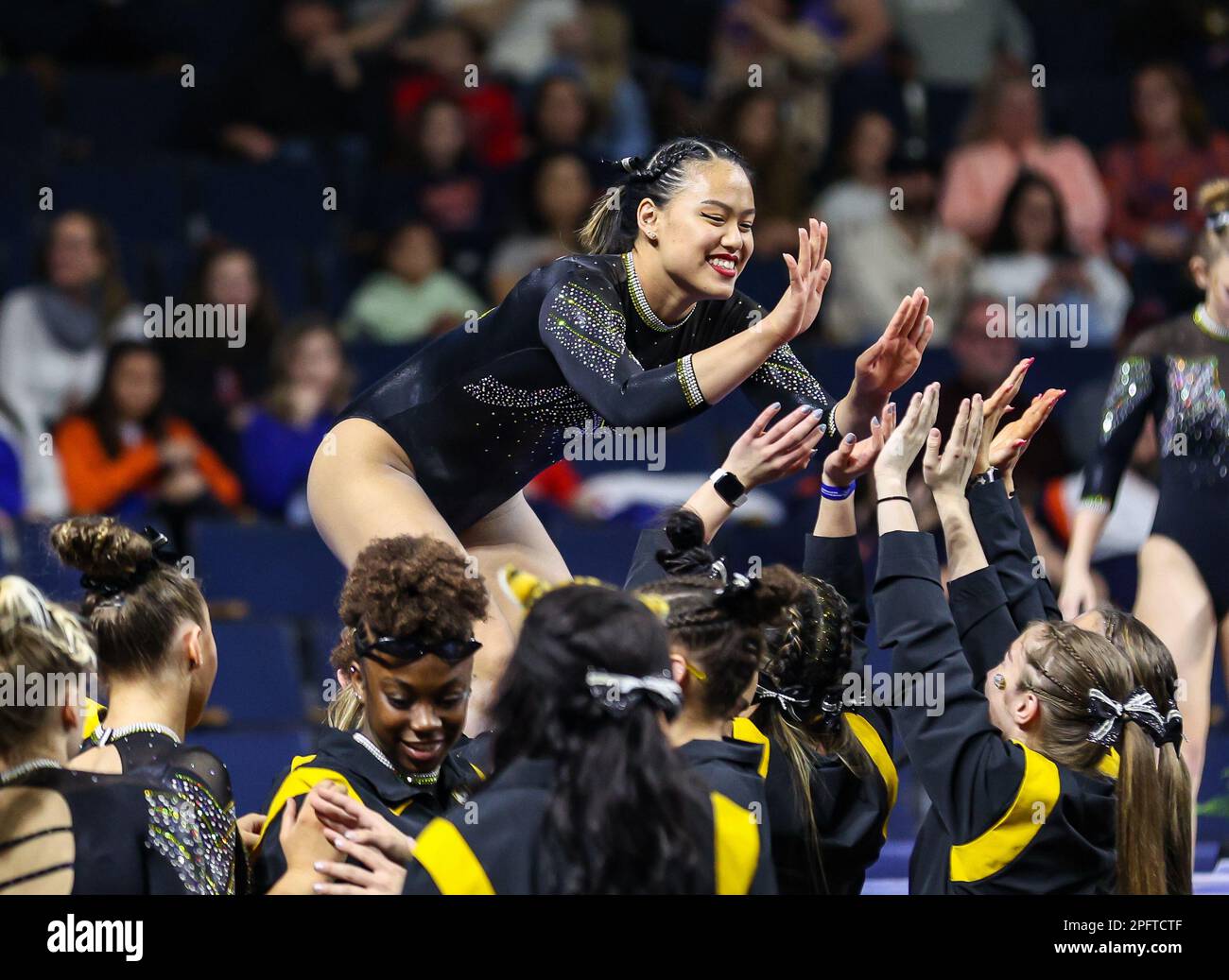 March 18, 2023 Missouri's Helen Hu high fives her teammates during the