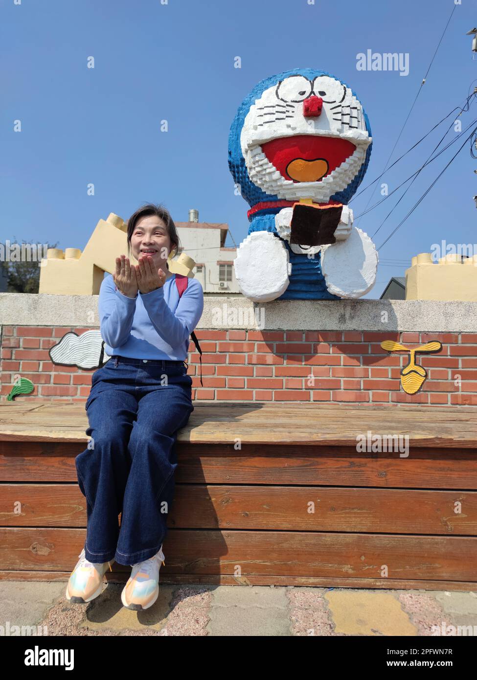 Doraemon statua in 100 Doraemon segreto gadget Expo Foto stock - Alamy