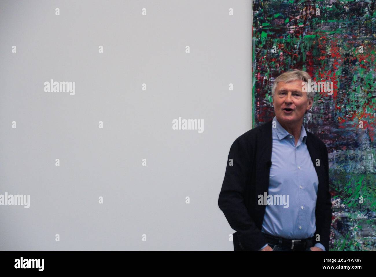 New York, USA. 16th Mar, 2023. Gallery owner David Zwirner in front of the painting 'Abstraktes Bild (Abstract Painting), 2017' by Gerhard Richter. Credit: Christina Horsten/dpa/Alamy Live News Stock Photo