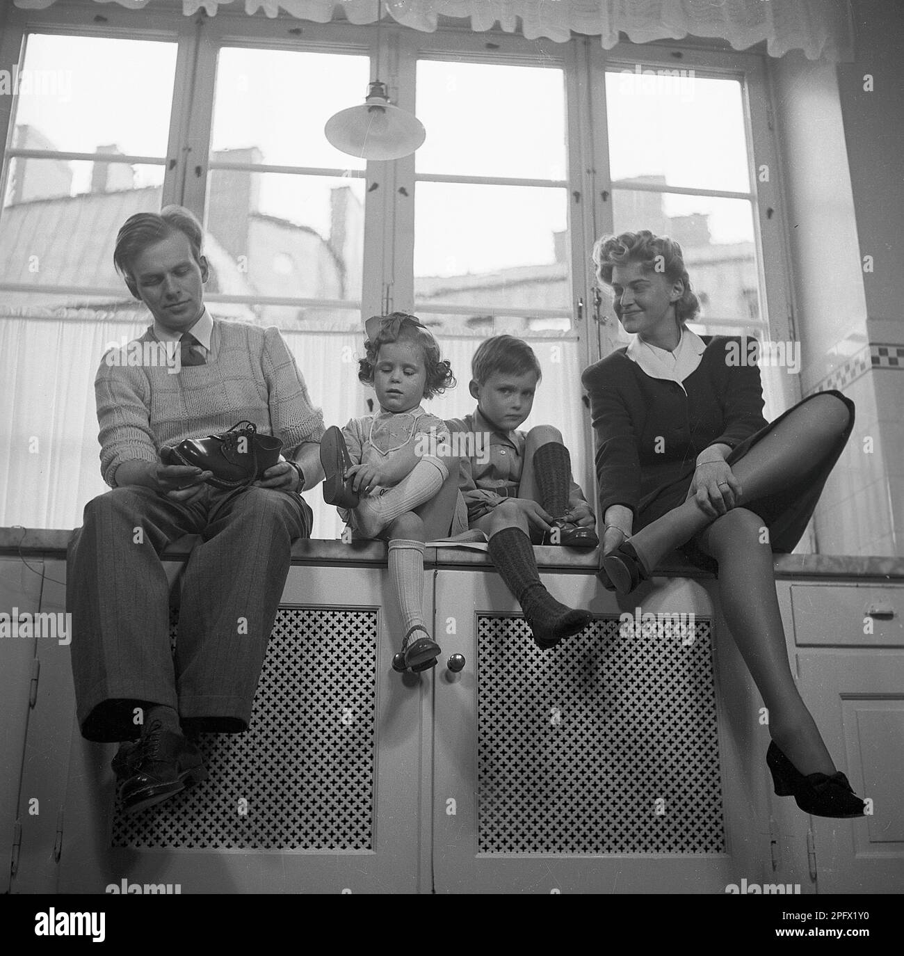 Family life 1950 hi-res stock photography and images - Alamy
