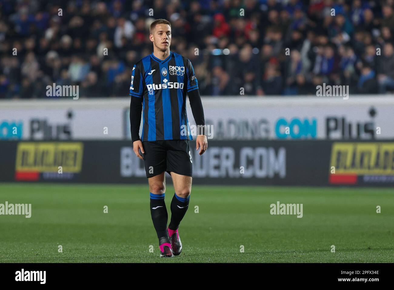 Bergamo, Italy. 17th Mar, 2023. Italy, Bergamo, march 17 2023: Mario Pasalic (Atalanta midfielder) waiting for a goalkeeper-throw in the first half during soccer game ATALANTA vs EMPOLI, Serie A Tim 2022-2023 day27 Gewiss stadium (Credit Image: © Fabrizio Andrea Bertani/Pacific Press via ZUMA Press Wire) EDITORIAL USAGE ONLY! Not for Commercial USAGE! Stock Photo