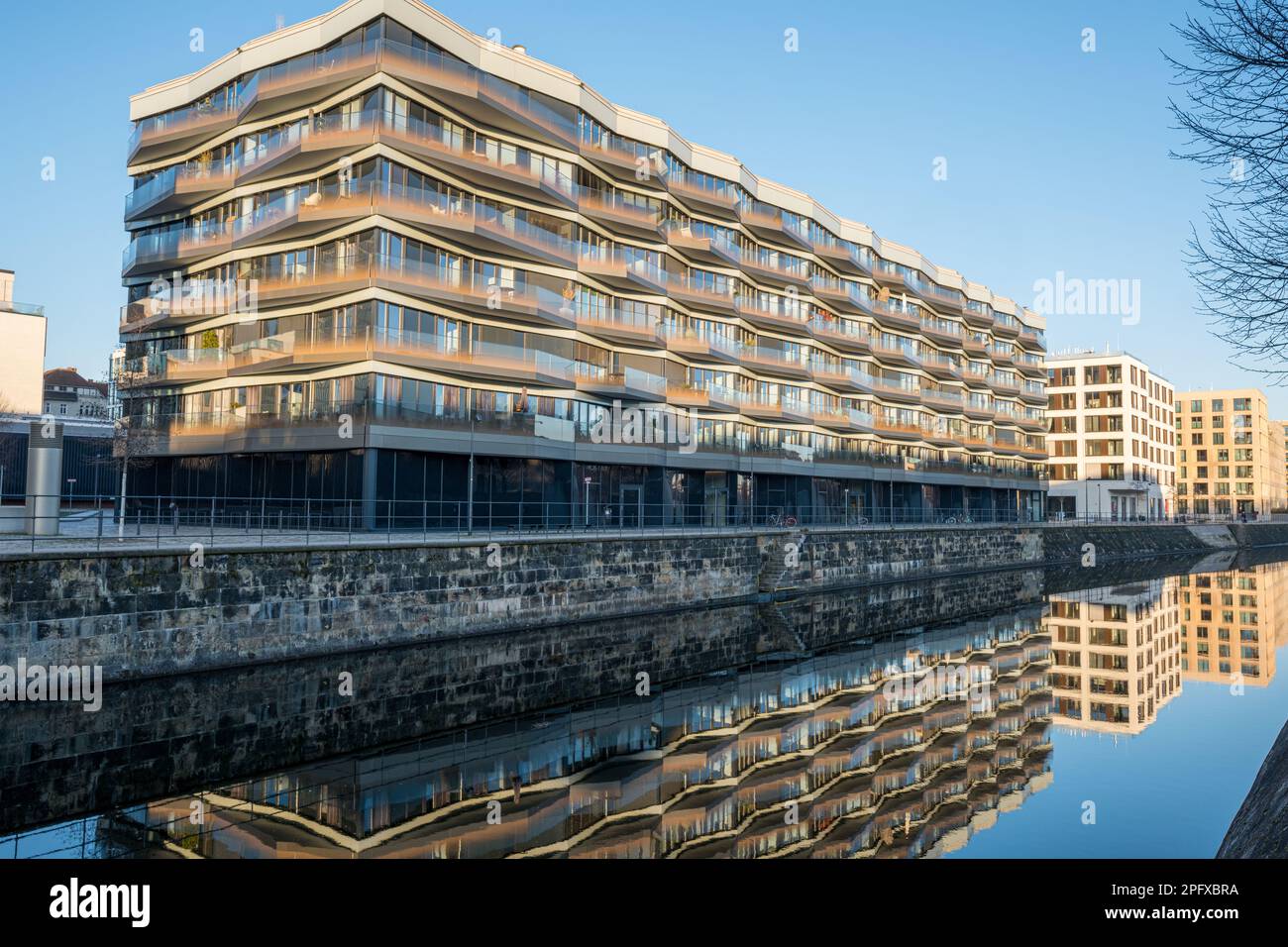 new-apartment-buildings-in-berlin-with-a-reflection-in-a-small-canal