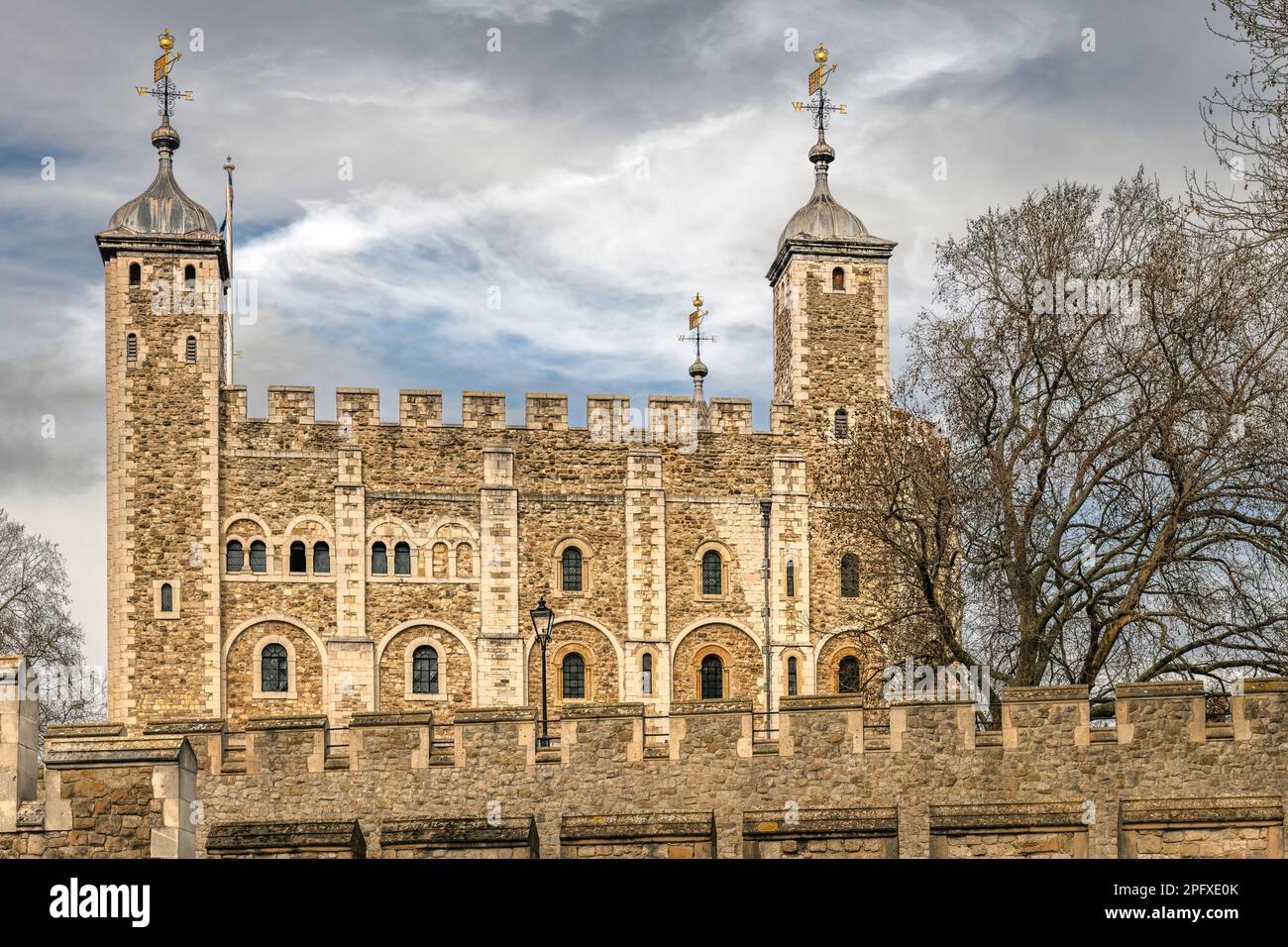 Built by William the Conqueror in 1078, the Tower of London is a historic castle on the north bank of the River Thames in central London. Officially H Stock Photo