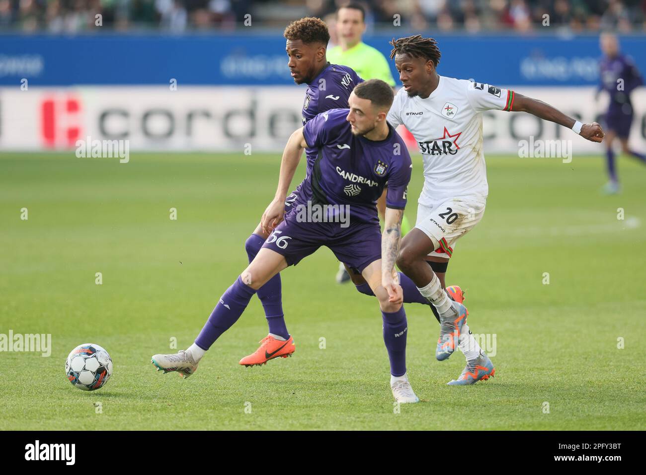 Anderlecht's Zeno Debast and OHL's Hamza Mendyl fight for the ball during a soccer match between Oud-Heverlee Leuven and RSC Anderlecht, Sunday 19 March 2023 in Leuven, on day 30 of the 2022-2023 'Jupiler Pro League' first division of the Belgian championship. BELGA PHOTO BRUNO FAHY Stock Photo