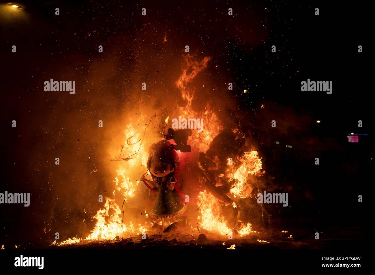Valencia, Spain. 19th Mar, 2023. Valencia, Spain, March 19, 2023. A 'ninot' burns during the last day of the Las Fallas Festival on March 19, 2023 in Valencia, Spain. The Fallas is Valencias most international festival, which runs from March 15 until March 19 and celebrates the arrival of spring with fireworks, fiestas and bonfires made by large puppets named Ninots. Credit: Jose Miguel Fernandez/Alamy Live News Stock Photo