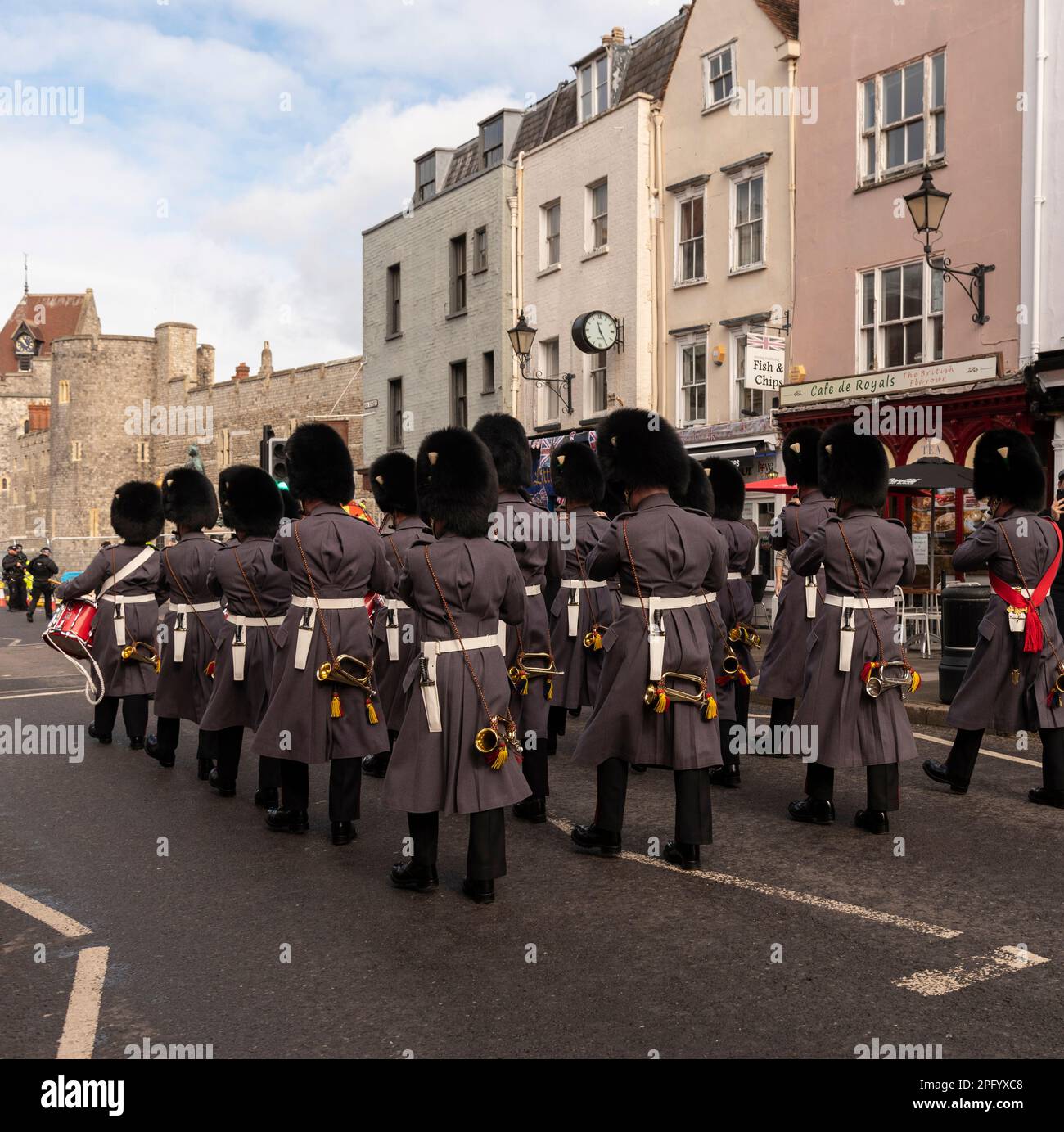 Windsor, Berkshire, England, UK. 2023.  Servicemen of the 1st Battalion Welsh Guards marching along the High Street and onto the castle for guard chan Stock Photo