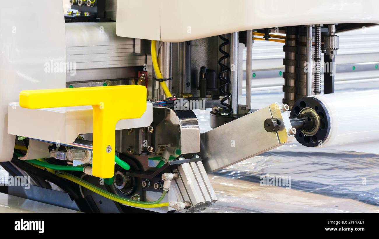 Cold cutting system, bottom seal bag and calendar bag making machines
