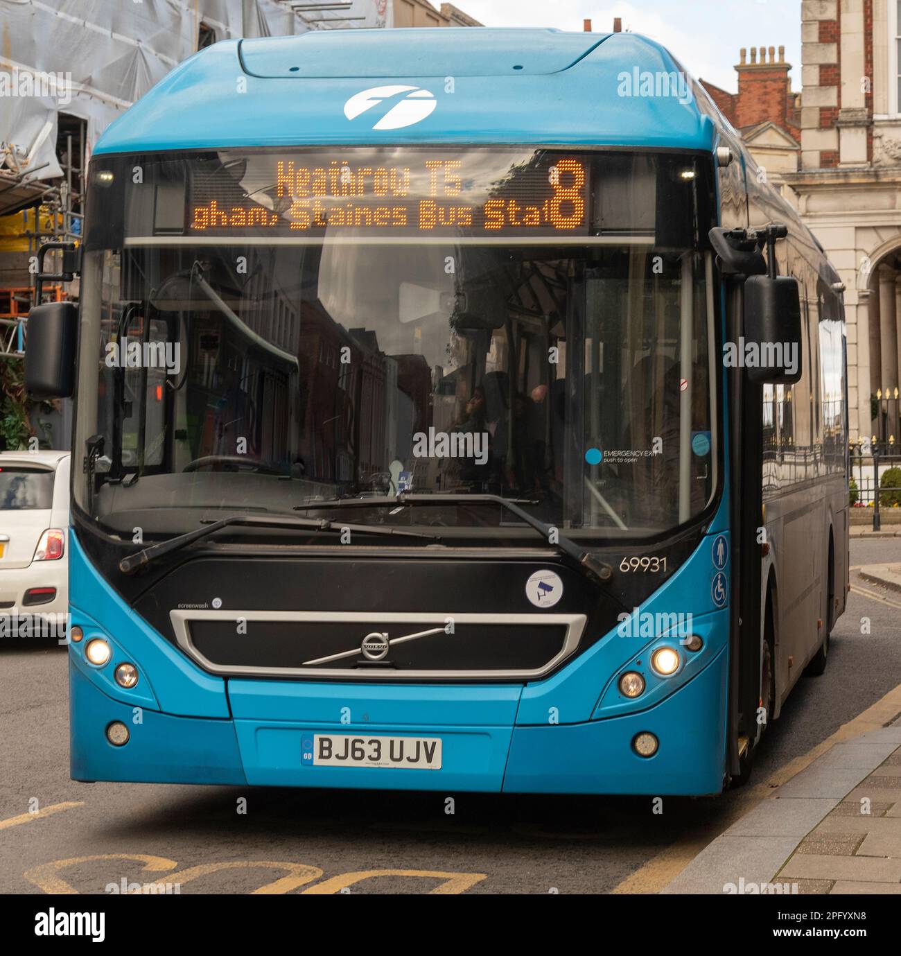 Windsor, Berkshire, England, UK. 2023. Single deck public service bus at a busstop. Stock Photo
