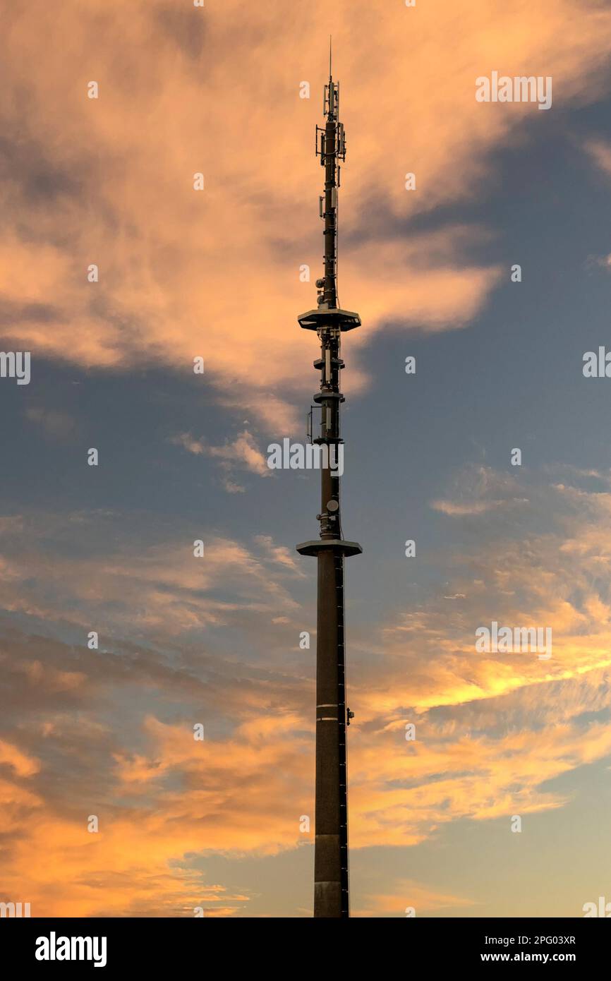 Mobile phone tower hi-res stock photography and images - Alamy
