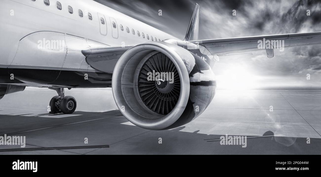 Airliner take off sun hi-res stock photography and images - Alamy