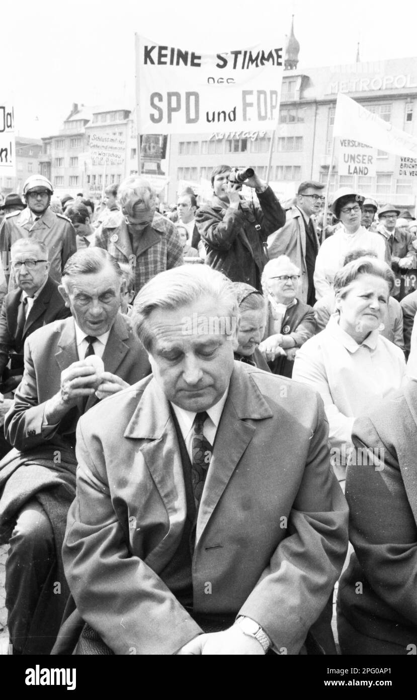 Personalities from politics, business and culture from the years 1965