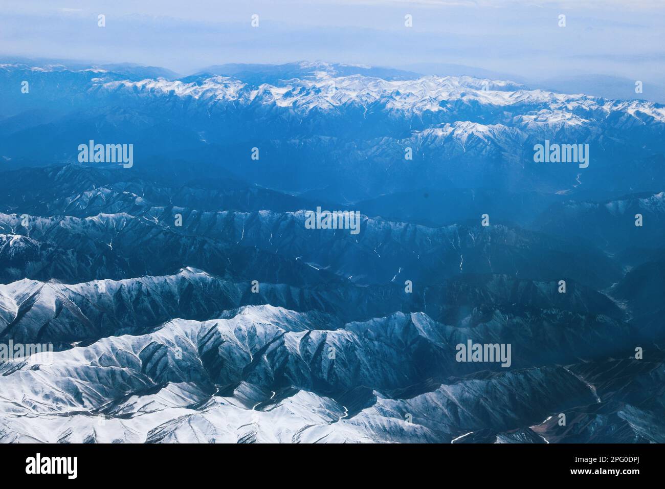 QINGHAI, CHINA - MARCH 19, 2023 - An aerial photo shows the winding snow-capped Qilian Mountains in Haibei Tibetan Autonomous Prefecture, Qinghai prov Stock Photo