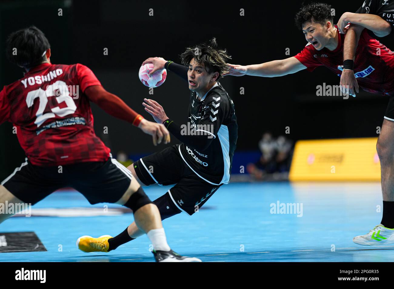 Tokyo, Japan. 19th Mar, 2023. Yuto Agarie Handball : 47th Japan Handball League Play-off Men's 2nd stage match between Zeekstar Tokyo 32-33 Toyota Auto Body Brave Kings at the Musashino Forest Sport Plaza in Tokyo, Japan . Credit: AFLO SPORT/Alamy Live News Stock Photo