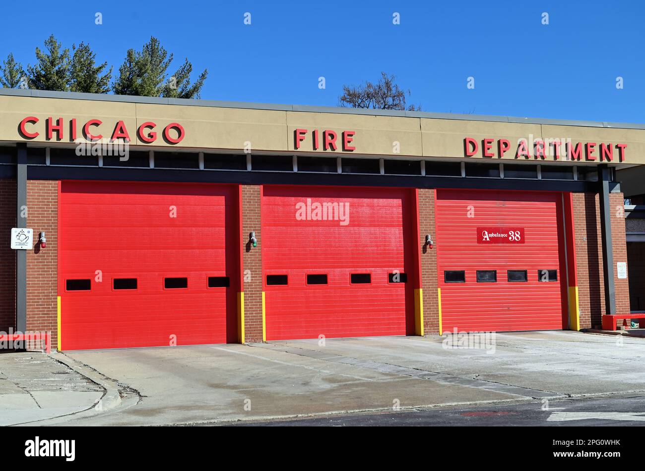 Chicago, Illinois, USA. A neighborhood fire station in the city's Hyde Park neighborhood. Stock Photo