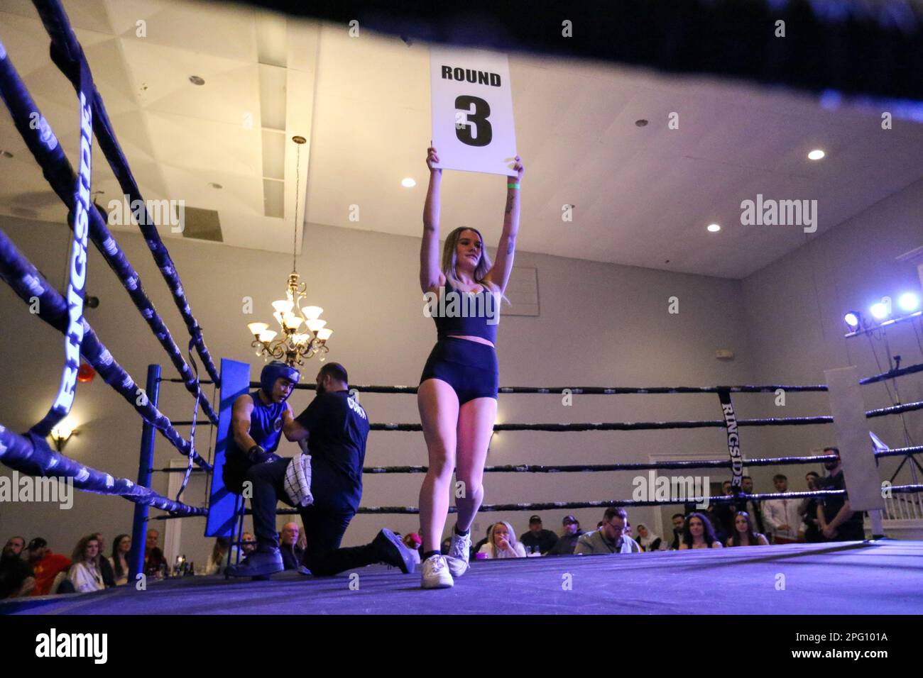 Boxing ring girl round hi-res stock photography and images - Alamy