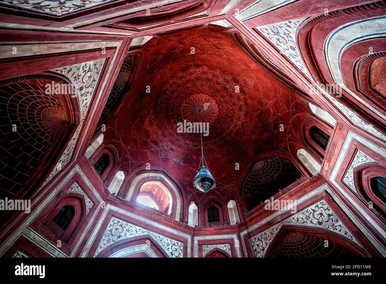 People Visit the Inside of the Mausoleum Taj Maha Editorial Stock Image -  Image of site, indian: 86436444