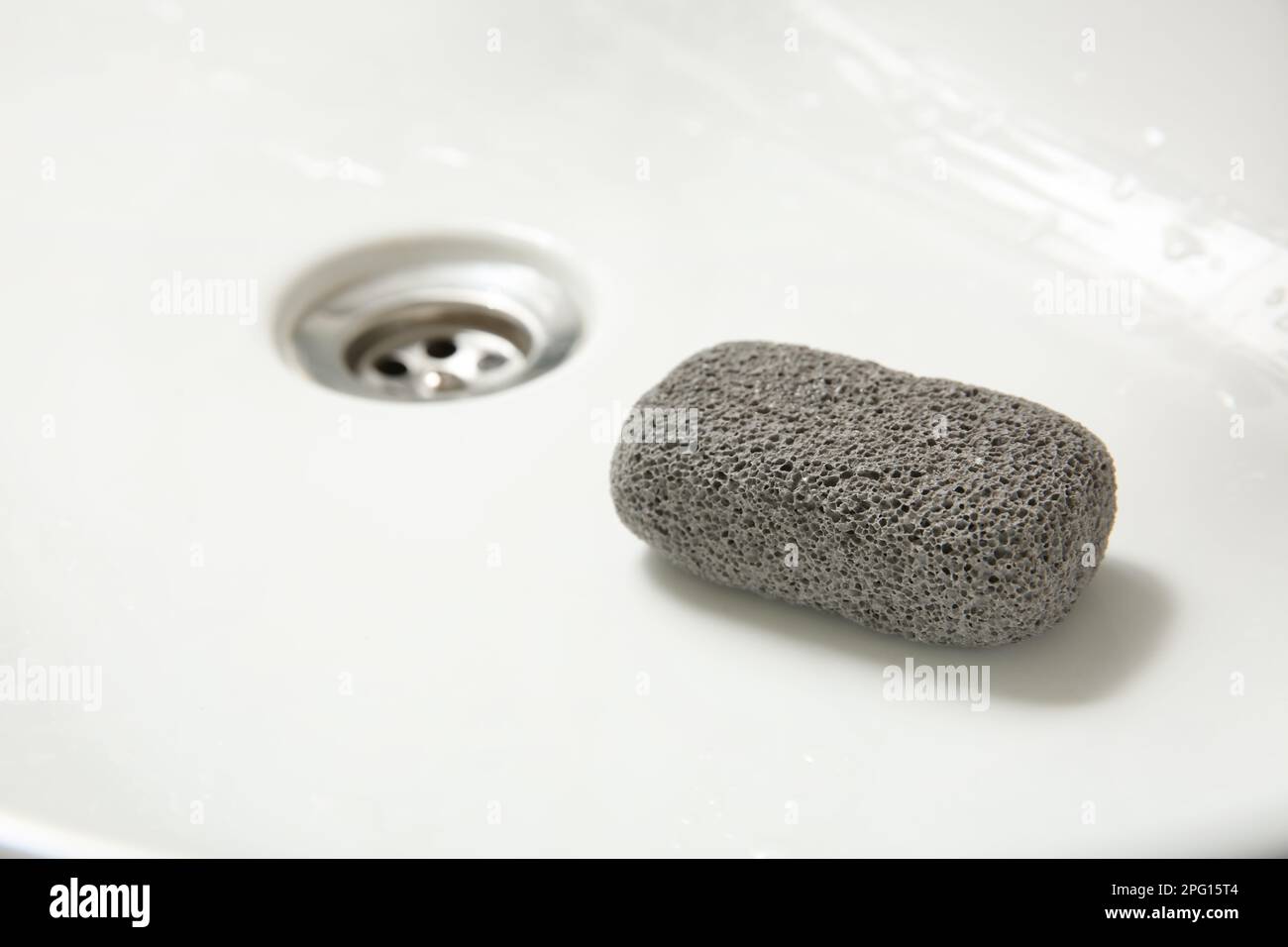 Natural stone sink hi-res stock photography and images - Alamy