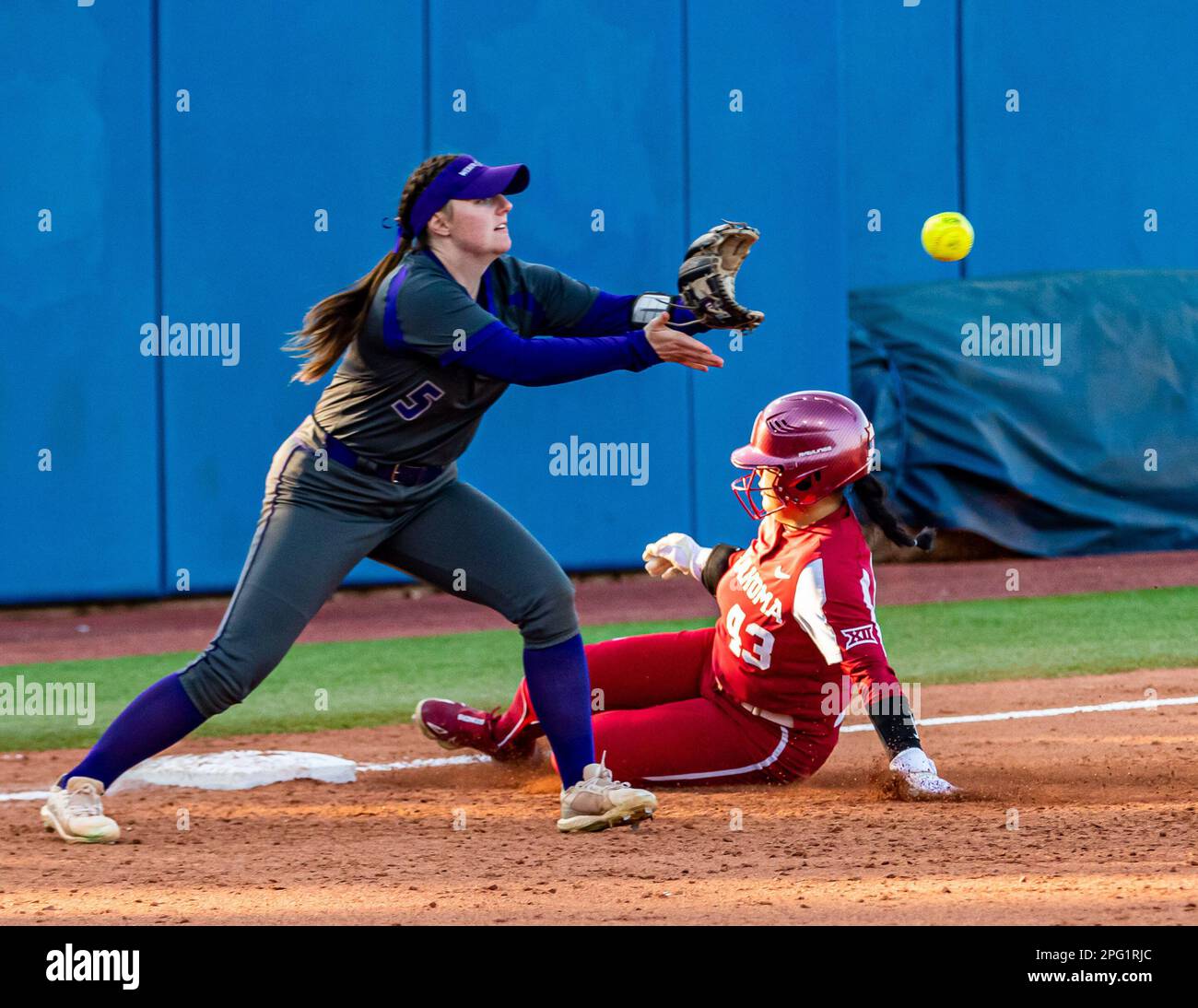Oklahoma City, Oklahoma, USA. 18th Mar, 2023. Oklahoma's Quincee Lilio (43) slides in safe to