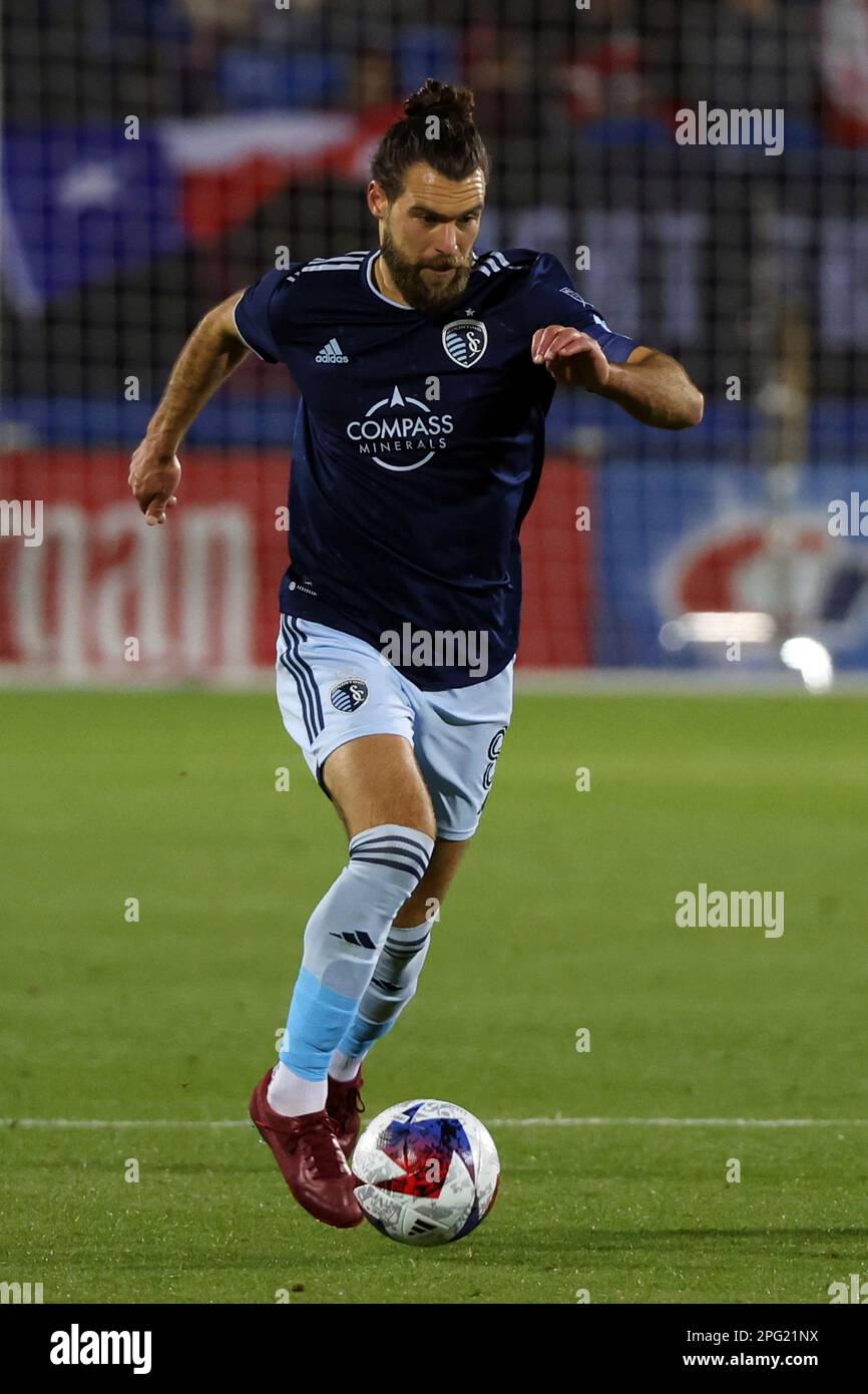 Sporting Kansas City midfielder Graham Zusi (8) kicks the ball during
